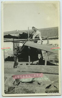 泛銀光影下的協(xié)作 民國(guó)煙臺(tái)芝罘木工老照片中的雙人鋸木技藝